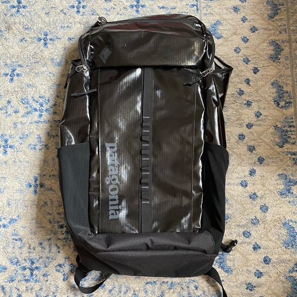 Patagonia Handbags - Patagonia 25L black hole backpack